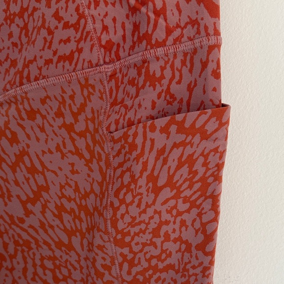 Athleta Salutation Stash Pocket 7/8 Tight - Picture 8 of 8